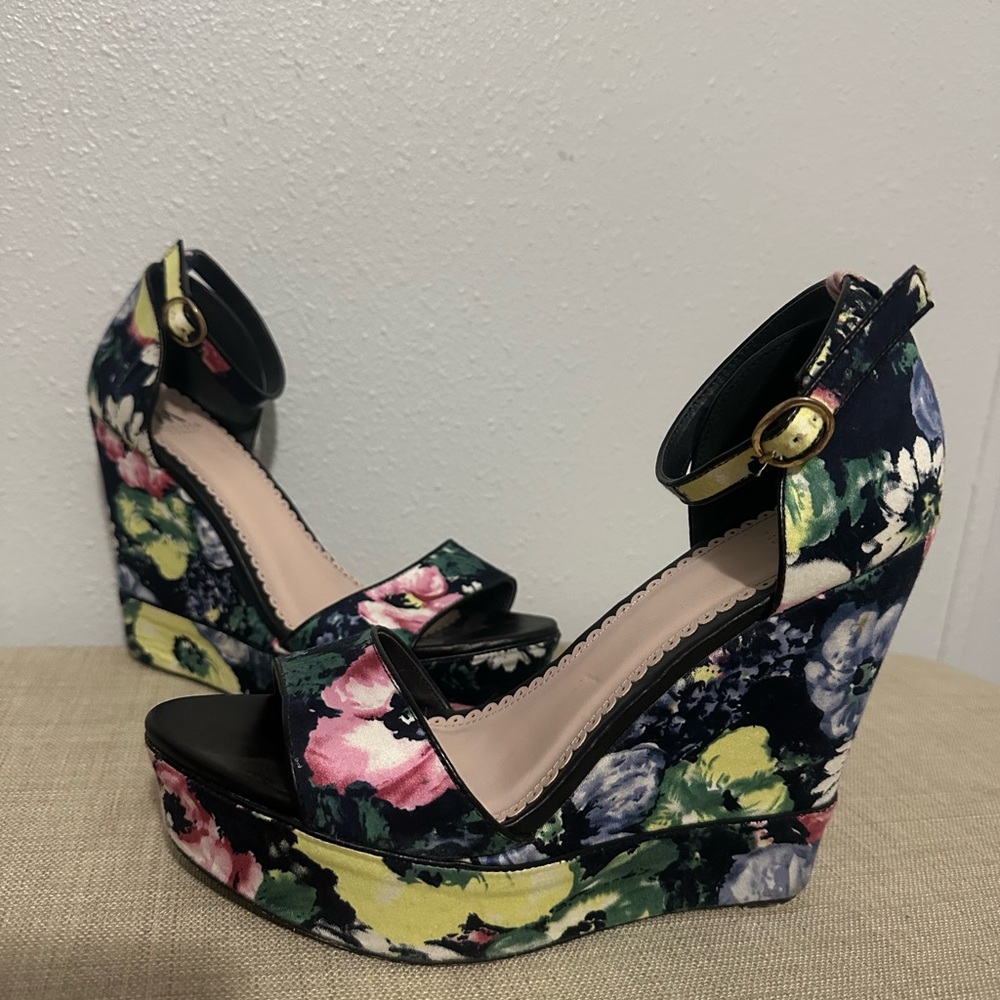 Madison size 10 woman Floral Wedges